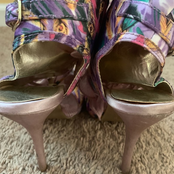 High Heel - Picture 4 of 12